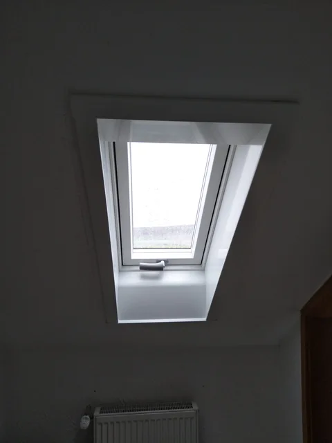 Dachfenster in einem ausgebauten Innenraum